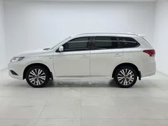 2021 Mitsubishi Outlander 2.0L 2WD 5-seat, белый — фото 4