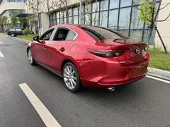 2021 Mazda Mazda3 2.0L AT, красный — фото 10