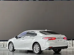 2021 Toyota Camry 2.0G Luxury, белый — фото 18