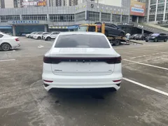 2022 Geely Emgrand 4th Gen 1.5L CVT Flagship, белый — фото 13
