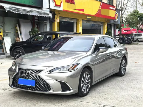 2022 Lexus ES 200 Excellence