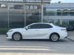 2021 Toyota Camry 2.0G Luxury, белый — фото 3