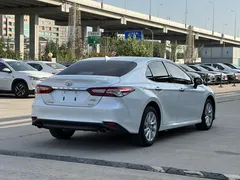 2021 Toyota Camry 2.0G Luxury, белый — фото 5