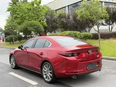 2021 Mazda Mazda3 2.0L AT, красный — фото 4