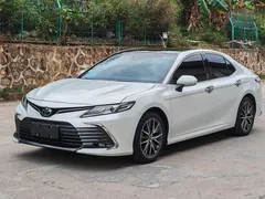 2021 Toyota Camry 2.5G Luxury, белый — фото 1