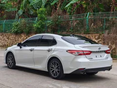2021 Toyota Camry 2.5G Luxury, белый — фото 3