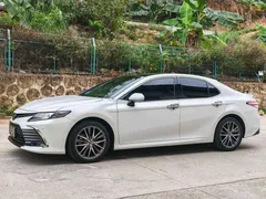 2021 Toyota Camry 2.5G Luxury, белый — фото 4