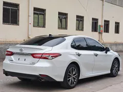 2021 Toyota Camry 2.5G Luxury, белый — фото 7