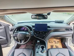 2021 Toyota Camry 2.5G Luxury, белый — фото 11
