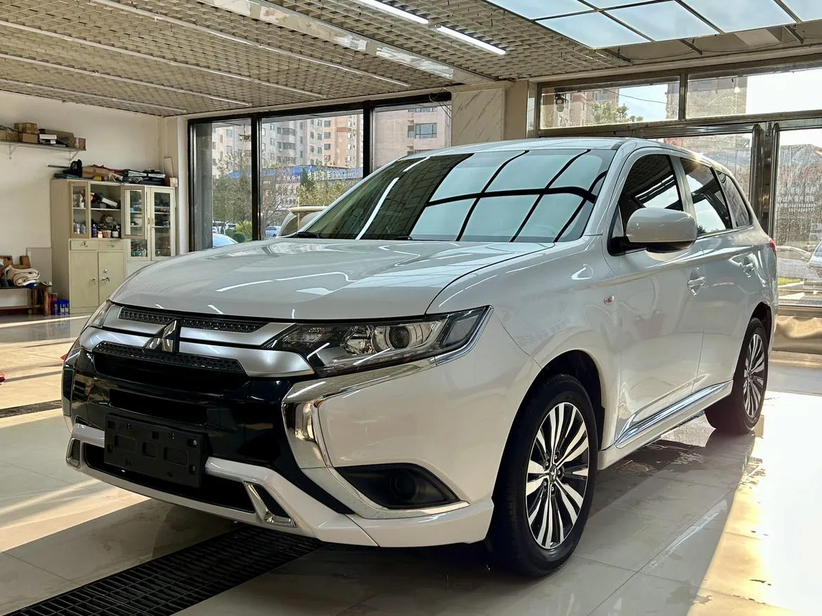 2021 Mitsubishi Outlander 2.0L 2WD 5 Seats