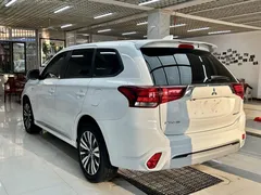 2021 Mitsubishi Outlander 2.0L 2WD 5 Seats, белый — фото 6