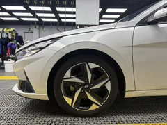 2022 Hyundai Elantra 1.5L CVT LUX Premium, белый — фото 7