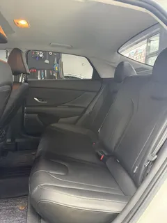 2022 Hyundai Elantra 1.5L CVT LUX Premium, белый — фото 15