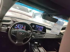 2021 Lexus ES 200 Excellence — фото 4