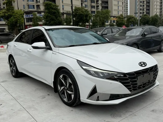 2021 Hyundai Elantra 1.5L CVT LUX Premium