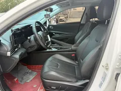 2021 Hyundai Elantra 1.5L CVT LUX Premium, белый — фото 4