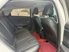 2021 Hyundai Elantra 1.5L CVT LUX Premium, белый — фото 8
