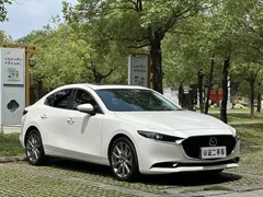 2022 Mazda Mazda3 2.0L AT, белый — фото 3