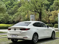 2022 Mazda Mazda3 2.0L AT, белый — фото 9