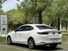 2022 Mazda Mazda3 2.0L AT, белый — фото 11