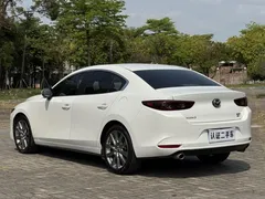 2021 Mazda Mazda3 2.0L AT, белый — фото 12