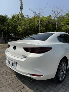 2021 Mazda Mazda3 2.0L AT, белый — фото 14