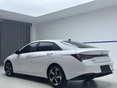2022 Hyundai Elantra 1.5L CVT LUX Premium, белый — фото 4