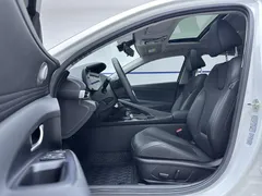 2022 Hyundai Elantra 1.5L CVT LUX Premium, белый — фото 7