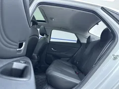 2022 Hyundai Elantra 1.5L CVT LUX Premium, белый — фото 9