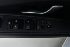 2022 Hyundai Elantra 1.5L CVT LUX Premium, белый — фото 16