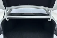 2022 Hyundai Elantra 1.5L CVT LUX Premium, белый — фото 19