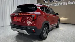 2023 Kia Seltos 1.5L IVT Luxury, красный — фото 5