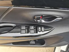 2022 Toyota Yaris L Zhixuan X 1.5L CVT Luxury Plus, белый — фото 18