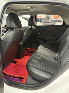 2021 Hyundai Elantra 1.5L CVT Leading GLS, белый — фото 8