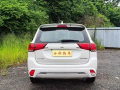 2021 Mitsubishi Outlander 2.0L 2WD 5-seat, белый — фото 5