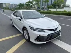 2022 Toyota Camry 2.0GVP Leading, белый — фото 3