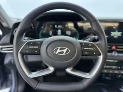 2023 Hyundai Elantra 1.5L CVT LUX Premium, синий — фото 10