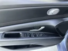 2023 Hyundai Elantra 1.5L CVT LUX Premium, синий — фото 13