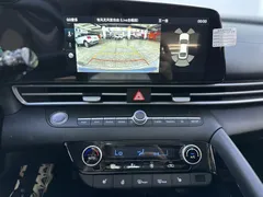 2023 Hyundai Elantra 1.5L CVT LUX Premium, синий — фото 14