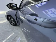 2023 Hyundai Elantra 1.5L CVT LUX Premium, синий — фото 15