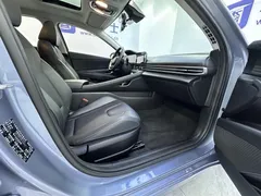 2023 Hyundai Elantra 1.5L CVT LUX Premium, синий — фото 16