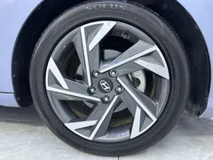 2023 Hyundai Elantra 1.5L CVT LUX Premium, синий — фото 19