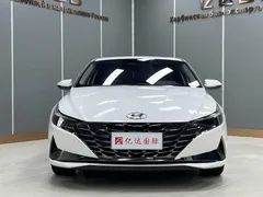 2022 Hyundai Elantra 1.5L CVT LUX Premium, белый — фото 2
