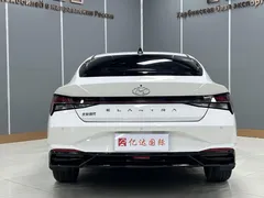 2022 Hyundai Elantra 1.5L CVT LUX Premium, белый — фото 5