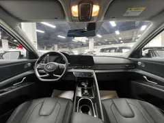 2022 Hyundai Elantra 1.5L CVT LUX Premium, белый — фото 11