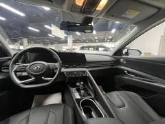 2022 Hyundai Elantra 1.5L CVT LUX Premium, белый — фото 12