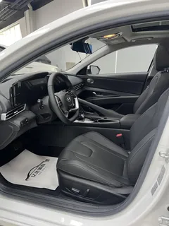 2022 Hyundai Elantra 1.5L CVT LUX Premium, белый — фото 16