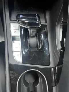 2022 Hyundai Elantra 1.5L CVT LUX Premium, белый — фото 19