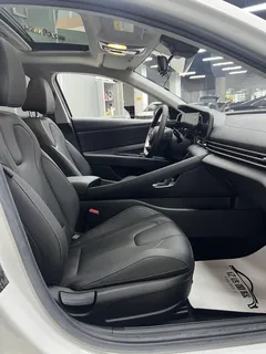 2022 Hyundai Elantra 1.5L CVT LUX Premium, белый — фото 26