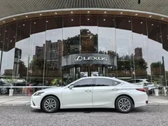 2021 Lexus ES 200 Excellence, белый — фото 4